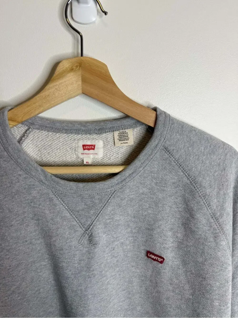 Levi's Light Gray Crewneck Sweatshirt with Small Red Logo